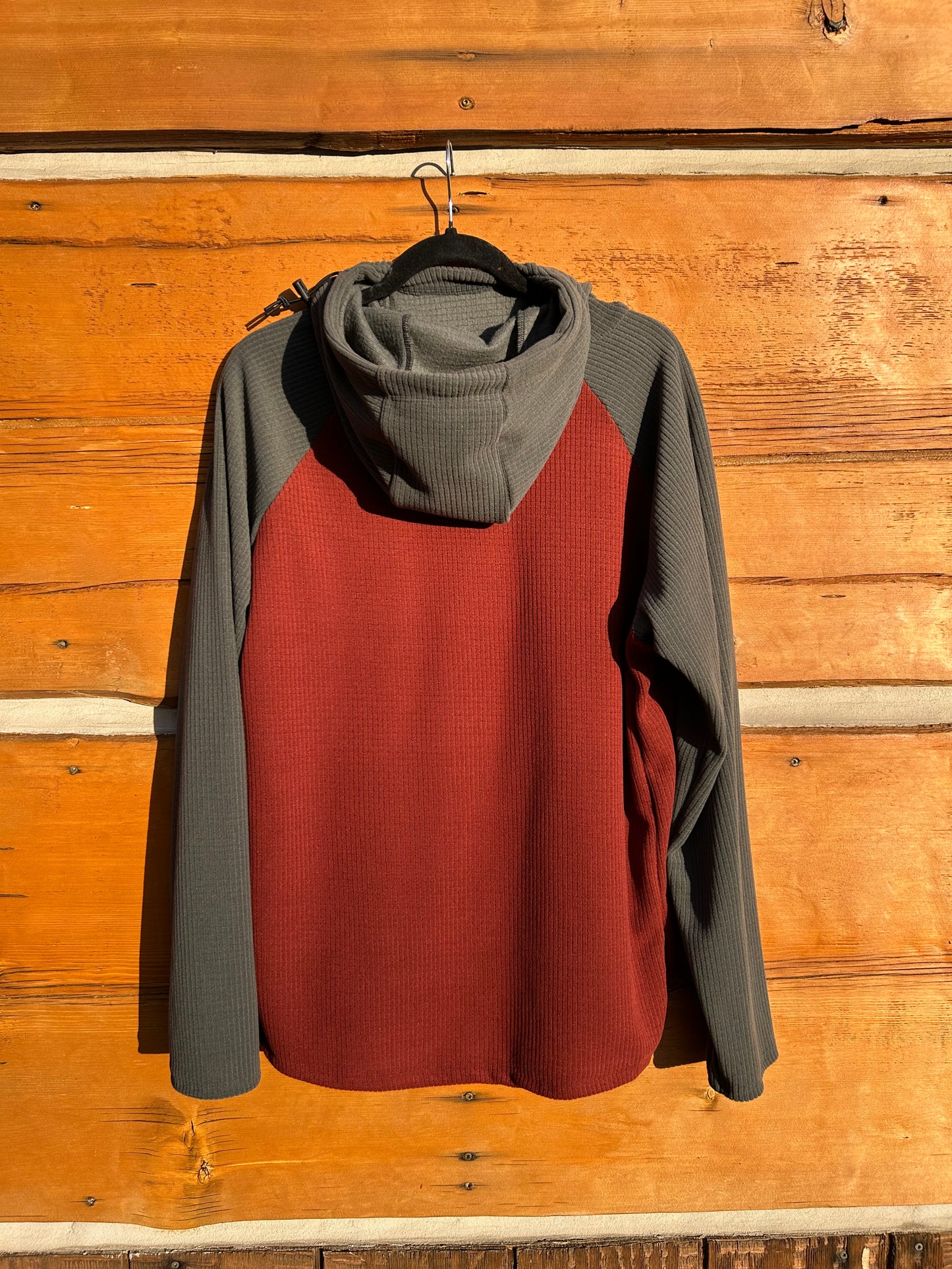 Power Grid™ Kangaroo Pocket Hoodie in FirebrickXPebbleBeach