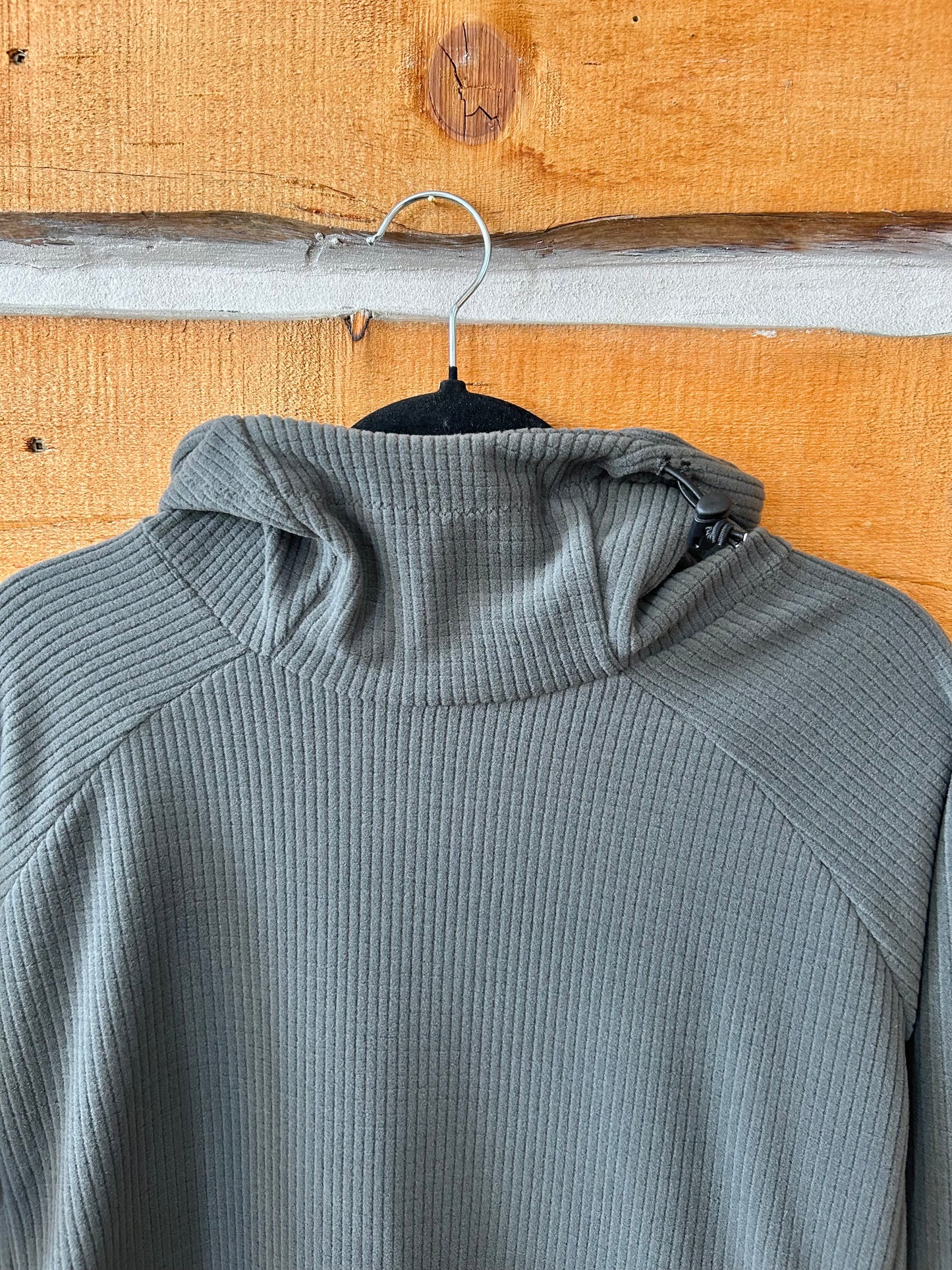 Power Grid™ Kangaroo Pocket Hoodie in Pebble Beach