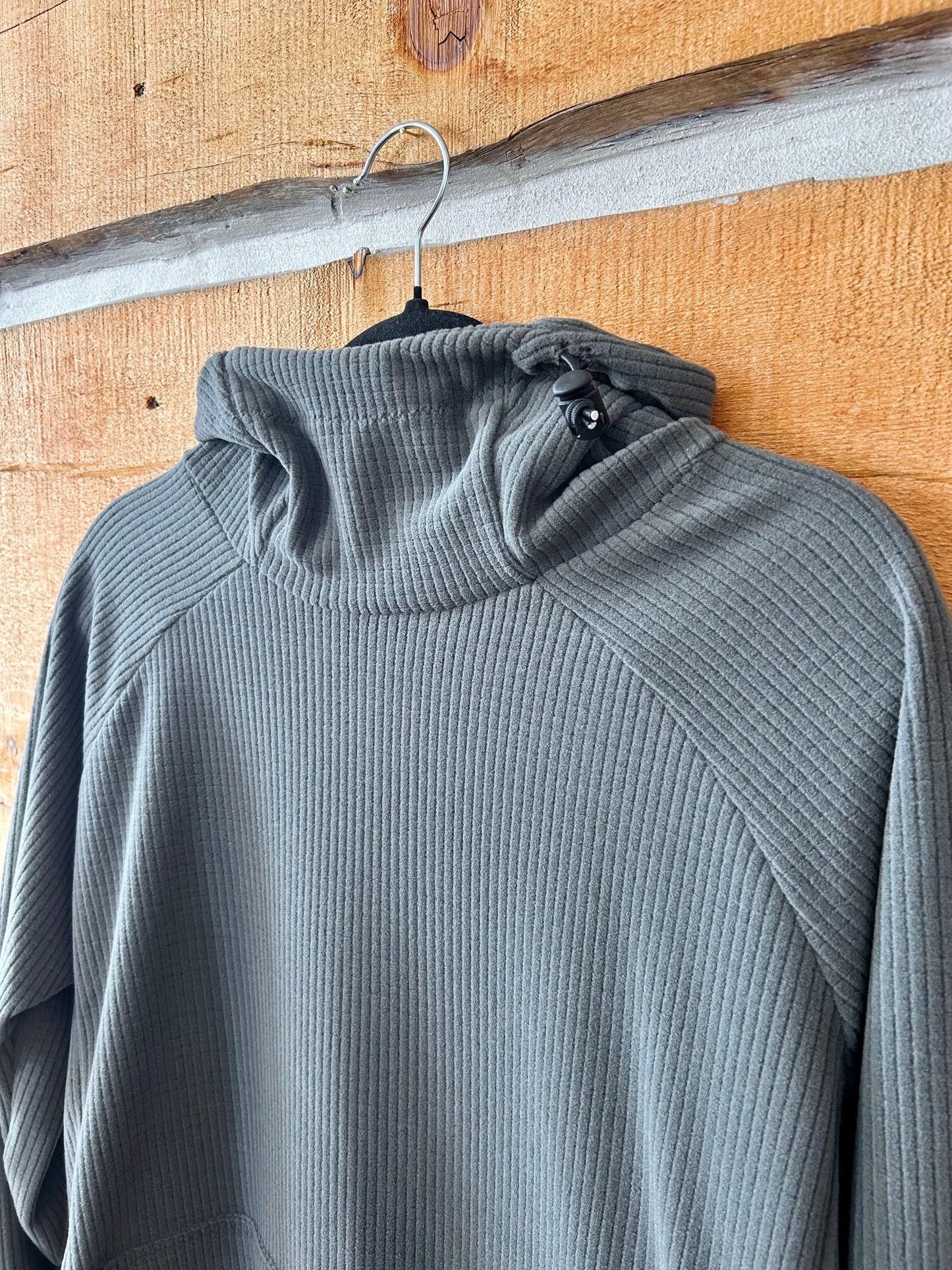 Power Grid™ Kangaroo Pocket Hoodie in Pebble Beach